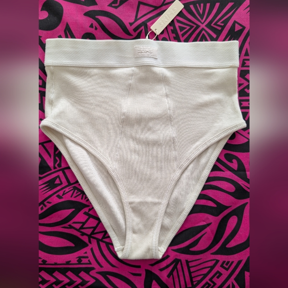 SKIMS highwaist ribbed undies in Bone